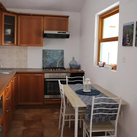 Lilly Apartment Nerezine